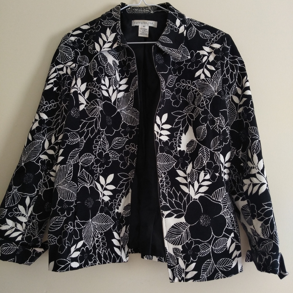 Pursuits, LTD Black and White Floral Blazer Jacket